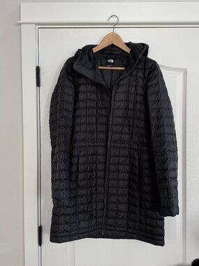 The North Face Women's Black Long Quilted Hooded Puffer Coat Jacket Medium